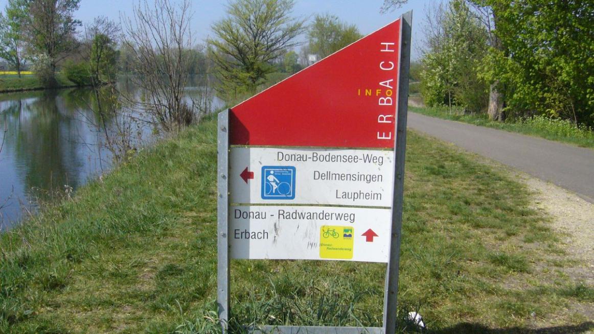 Radwegbeschilderung vor Ulm